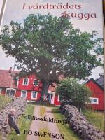 I v&aring;rdtr&auml;dets skugga : [folklivsskildringar]