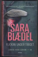 Flickan under tr&auml;det