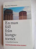 En man f&ouml;ll fr&aring;n kungstornet : en politisk historia