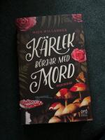 K&auml;rlek b&ouml;rjar med mord