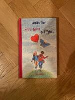 R&ouml;tt hj&auml;rta bl&aring; fj&auml;ril