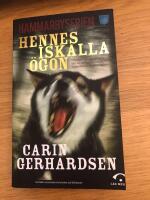 Hennes iskalla &ouml;gon