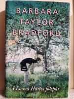 I Emma Hartes fotsp&aring;r