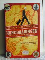 Hundra&aring;ringen som klev ut genom f&ouml;nstret och f&ouml;rsvann