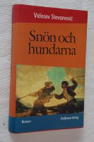 Sn&ouml;n och hundarna : [roman]
