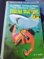 Tre deckare l&ouml;ser Stulna skattens g&aring;ta