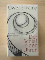 Der Schlaf in den Uhren - Roman - Tyska