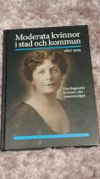 Moderata kvinnor i stad och kommun efter 1909 : om f&auml;rgstarka kvinnor i det kommunalgr&aring;