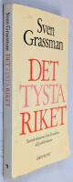 Det tysta riket : skildringar fr&aring;n falsifikatens och jubileumsfondernas tidevarv : [svensk ekonomi fr&aring;n f&ouml;red&ouml;me till problembarn]