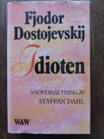 Idioten : roman i fyra delar
