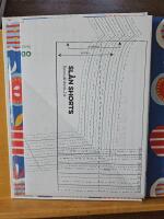 Hensytt : sy lekfulla kl&auml;der f&ouml;r barn att vara barn i + m&ouml;nsterark