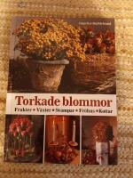 Torkade blommor : [frukter, v&auml;xter, svampar, fr&ouml;hus, kottar]