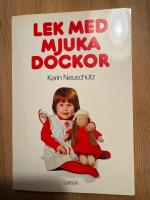 Lek med mjuka dockor