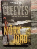 M&ouml;rk jord