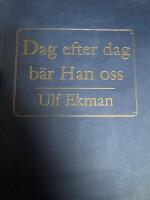Dag efter dag b&auml;r han oss