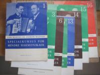 &Aring;tta kursbrev i specialkurs f&ouml;r mindre dragspel: Nr. 1, 3, 6, 7, 13, 14, 15, 16 (Specialkursus for mindre Harmonikaer)