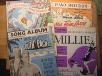 Fyra noth&auml;ften med pianoarr fr&aring;n musikal / operett: My Fair Lady / V&auml;rdshuset Vita H&auml;sten / South Pacific / Thoroughly Modern Millie