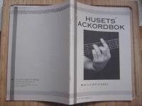 Husets ackordbok [Musiktryck] : med alla grepp du beh&ouml;ver