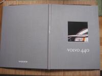 Volvo 440 - En presentation av en ny Volvo. Utgiven i samband med v&auml;rldspremi&auml;ren den 22 juni 1988