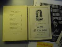 V&Auml;GEN TILL KLOCKRIKE + SVARTVITT FOTO AV H.M. VID SIGNERING AV B&Ouml;CKER I BOKHANDEL