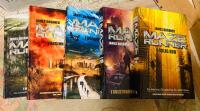Maze runner , komplett serie 1-5. 1. I d&ouml;dens labyrint ,  2. I vansinnets &ouml;ken , 3. I d&ouml;dens stad , 4. I solstormens sp&aring;r och 5. d&ouml;dlig kod 