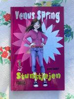 Venus Spring Stunttjejen