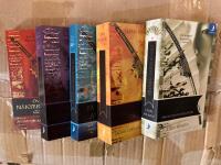 Sagan om klanen Otori 1 - 5 komplett serie 1. &Ouml;ver n&auml;ktergalens golv 2. P&aring; en kudde av gr&auml;s 3. Under lysande m&aring;ne 4. Vid h&auml;gerns skarpa skri 5. Och himlens vida v&auml;v