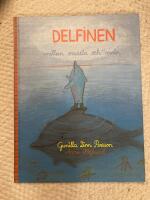 Delfinen mellan mussla och moln