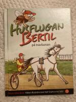Husflugan Bertil p&aring; travbanan inkl CD