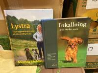 Bokpaket med 2 hundb&ouml;cker av Memea Molin. 1. Lystra : fr&aring;n uppm&auml;rksam valp till tj&auml;nstvillig hund och 2. Inkallning &auml;r s&aring; mycket mera 