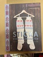 Sticka svenska m&ouml;nster : 20 modeller med 40 traditionella m&ouml;nster p&aring; nytt s&auml;tt