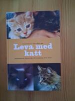 Leva med katt : alla godk&auml;nda raser - sjukdom & h&auml;lsa - r&aring;d vid uppf&ouml;dning - Kattens historia