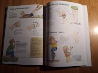 Aj, det g&ouml;r ont! : Hans Petersons sp&auml;nnande ber&auml;ttelse om Peter och Petra med bilder av Ilon Wikland