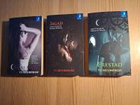 1) Svart &auml;ngel(fj&auml;rde delen). 2) Jagad (femte delen, 3) Frestad (sj&auml;tte delen)