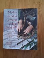 Medan handen arbetar vidgas blicken