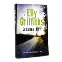 Ruth Galloway del 8: En kvinna i bl&aring;tt 