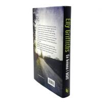 Ruth Galloway del 8: En kvinna i bl&aring;tt 