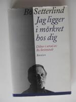 Jag ligger i m&ouml;rkret hos dig : dikter