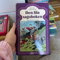 Den lila sagoboken : [sagor fr&aring;n hela v&auml;rlden]