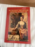 Kungligt skvaller genom tusen &aring;r : En annorlunda bok om svensk historia