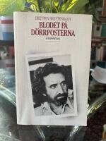 Blodet p&aring; d&ouml;rrposterna : dikter