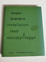 Installation med miniatyrflagga : dikter