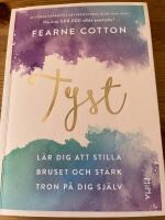 Tyst : l&auml;r dig att stilla bruset och st&auml;rk tron p&aring; dig sj&auml;lv