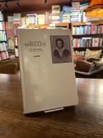 Att lyfta sl&ouml;jan : texter om poesi och politik