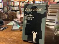 Alienation: fr&aring;n Marx till modern sociologi : en makrosociologisk studie