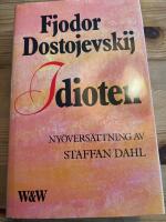Idioten : roman i fyra delar