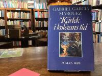 K&auml;rlek i kolerans tid : [roman]