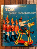 Tom r&auml;ddar leksakslandet