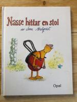 Nasse hittar en stol