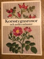 Korsstygnsrosor och andra m&ouml;nster till dukar, tavlor, kuddar m.m